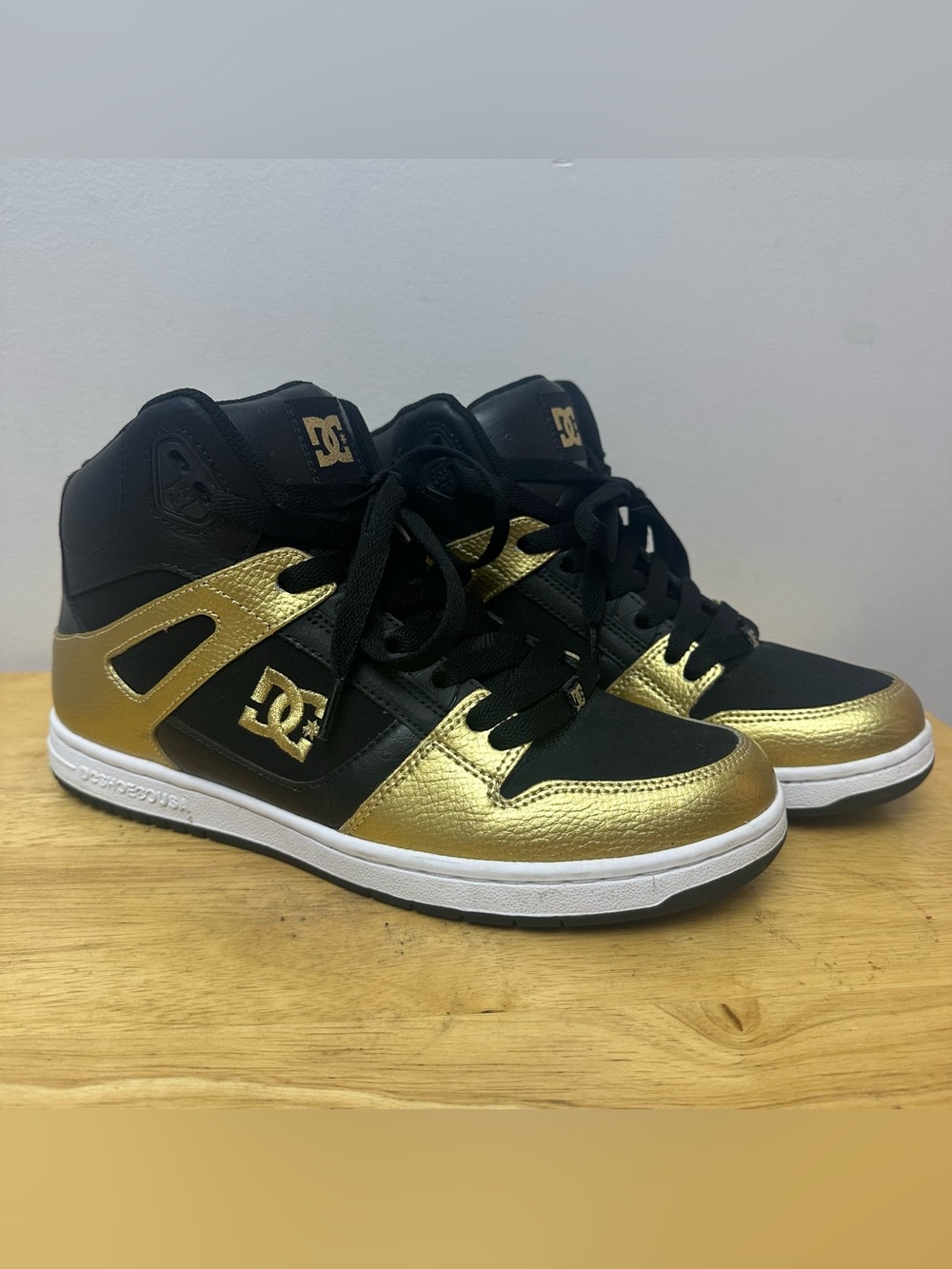 DC Shoes Rebound High SE Women’s 10 Black Gold High Top Skate Sneakers